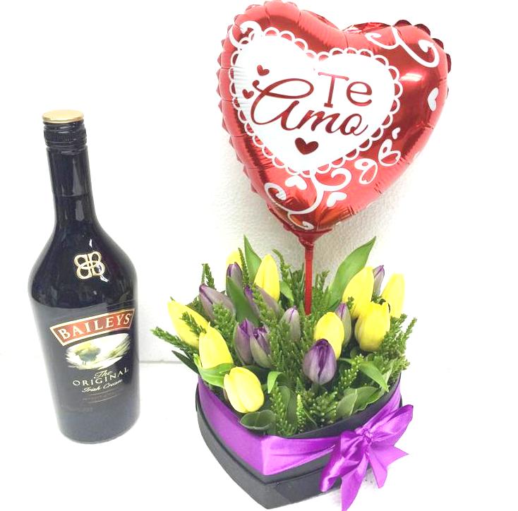 Caja Corazn de 20 Tulipanes, Baileys 750cc y Globito